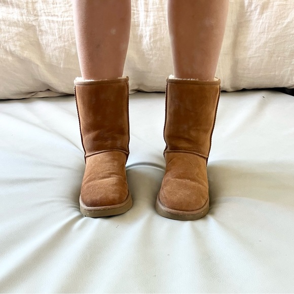 UGG Boots Classic Short II in Camel - Picture 6 of 6
